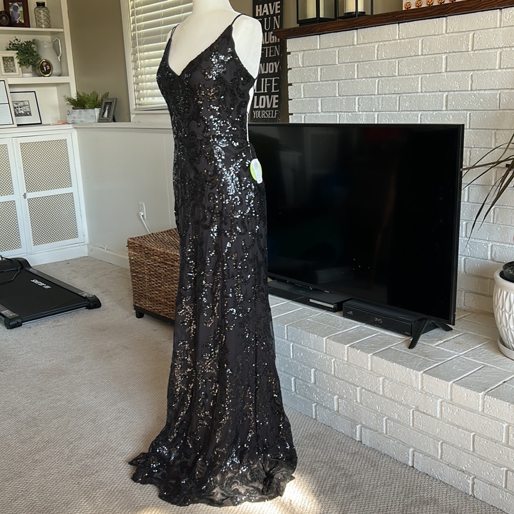 Gorgeous new with tags formal dress with sequins. - Picture 9 of 9